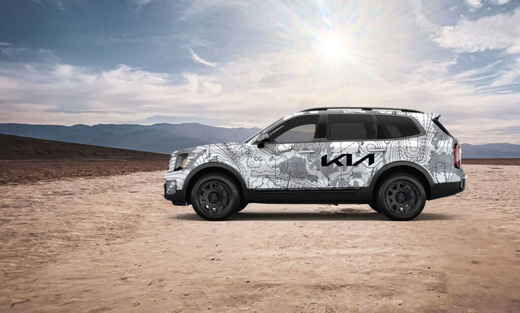 Un modificado Kia Telluride X-Pro se prepara para competir en el "Rally Rebelle 2024″